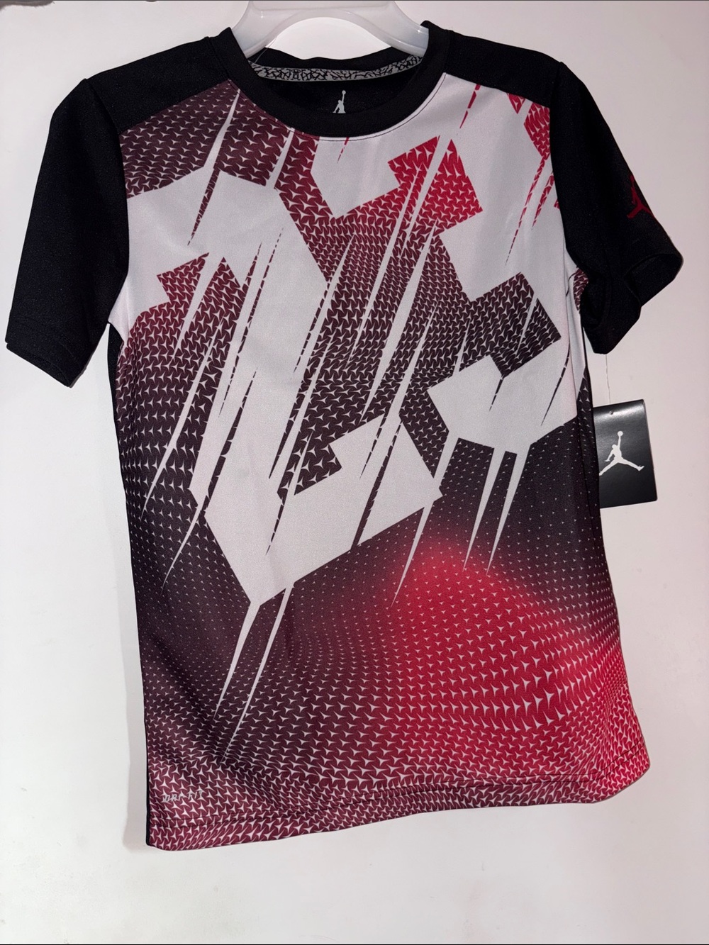 Boys Jordan Black and Red Graphic Short Sleeve size Large